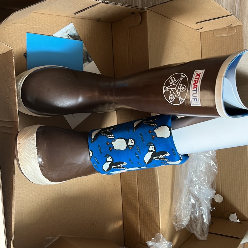 XTRATUF Salmon Sisters Boots- size 8, w/ blue puffin inside
